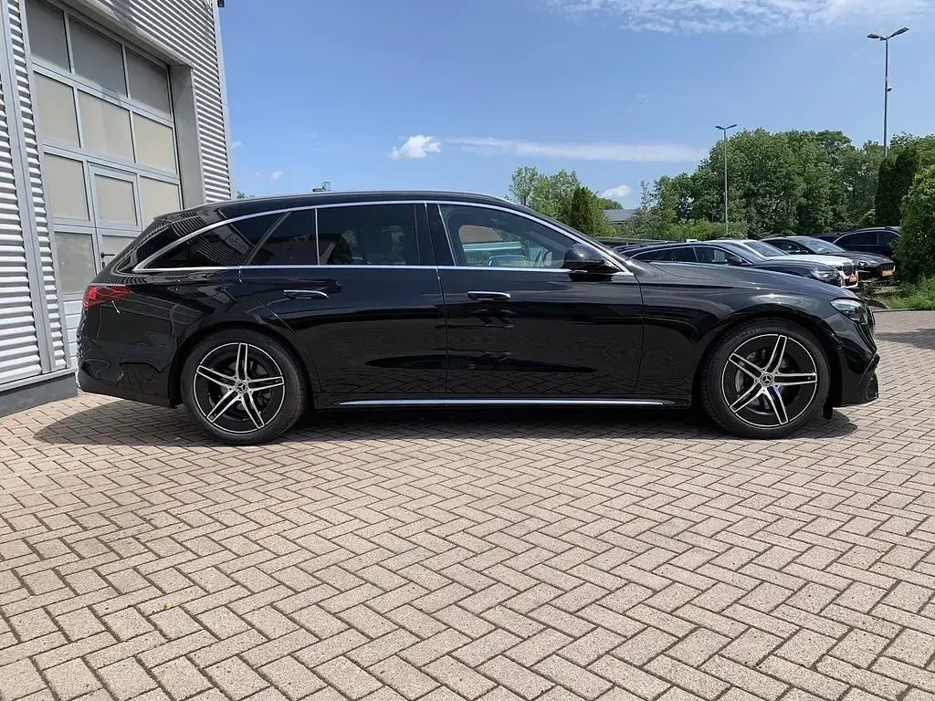 Gebraucht Mercedes E200 AMG line 227 PS (166 kW) 2023 Schwarz Kombi