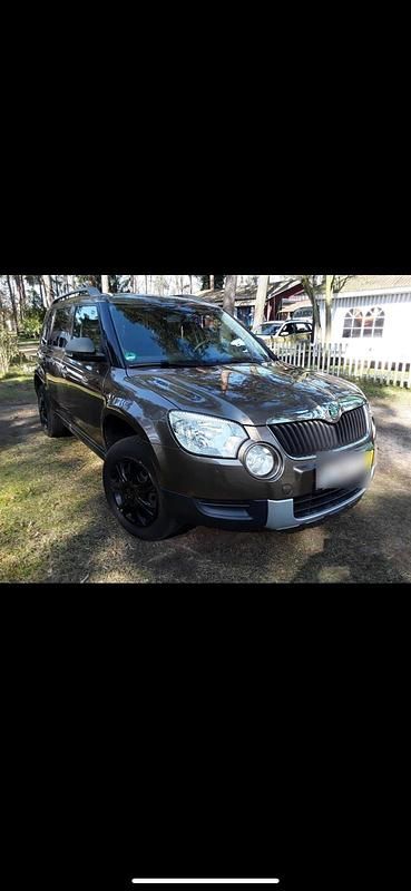 Andere farben Gebraucht 2010 Skoda Yeti SUV | 3.400 € - Bild 1/4
