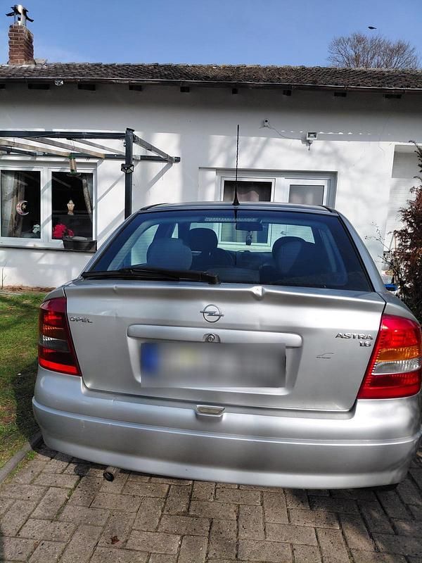 Gebraucht Opel Astra 84 PS (61 kW) 2003 Silber Limousine
