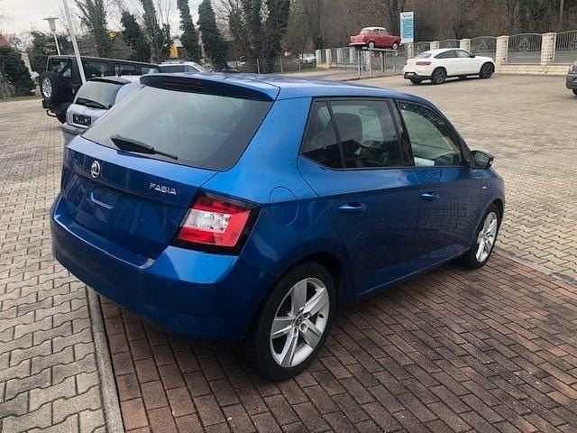 Gebraucht Skoda Fabia Active 75 PS (55 kW) 2017 Blau Kleinwagen