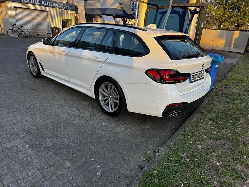 Weiß Gebraucht 2020 BMW 520 M Sport Kombi | 23.500 € (Etwas zu teuer) - Bild 1/4
