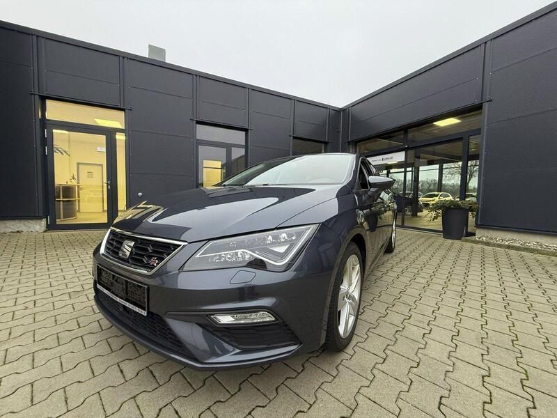 Grau Gebraucht 2019 Seat Leon FR Limousine | 15.490 € (Fairer Preis) - Bild 1/4