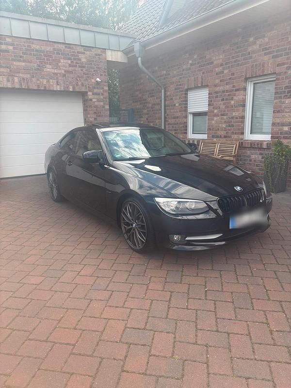 Schwarz Gebraucht 2010 BMW 325 Coupé | 10.999 € - Bild 1/4
