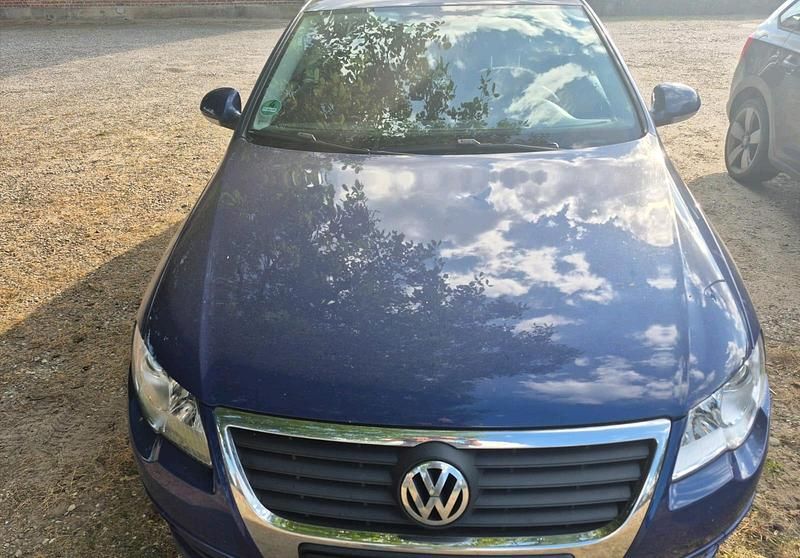 Blau Gebraucht 2007 VW Passat Kombi | 1.600 € (Guter Preis) - Bild 1/4