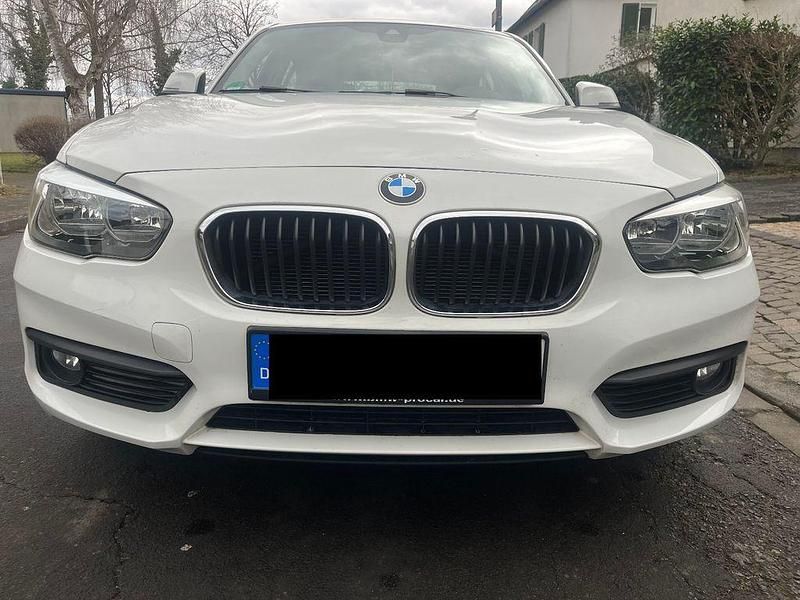 Weiß Gebraucht 2015 BMW 116 Sport Line Kleinwagen | 7.690 € (Guter Preis) - Bild 1/4