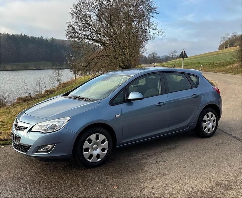 Blau Gebraucht 2010 Opel Astra Kleinwagen | 4.990 € (Fairer Preis) - Bild 1/4