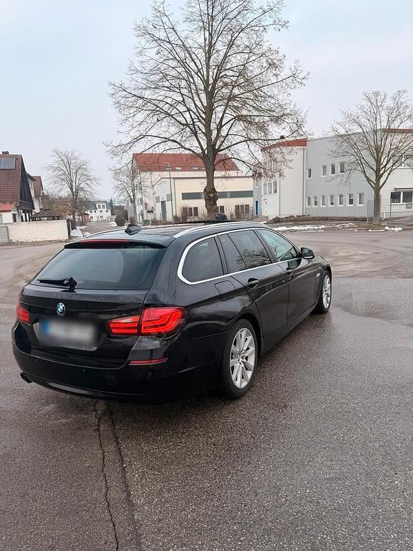 Gebraucht BMW 530 245 PS (180 kW) 2011 Schwarz Kombi