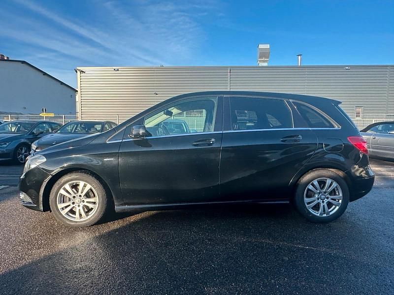 Gebraucht Mercedes B180 109 PS (80 kW) 2012 Schwarz Van / Kleinbus