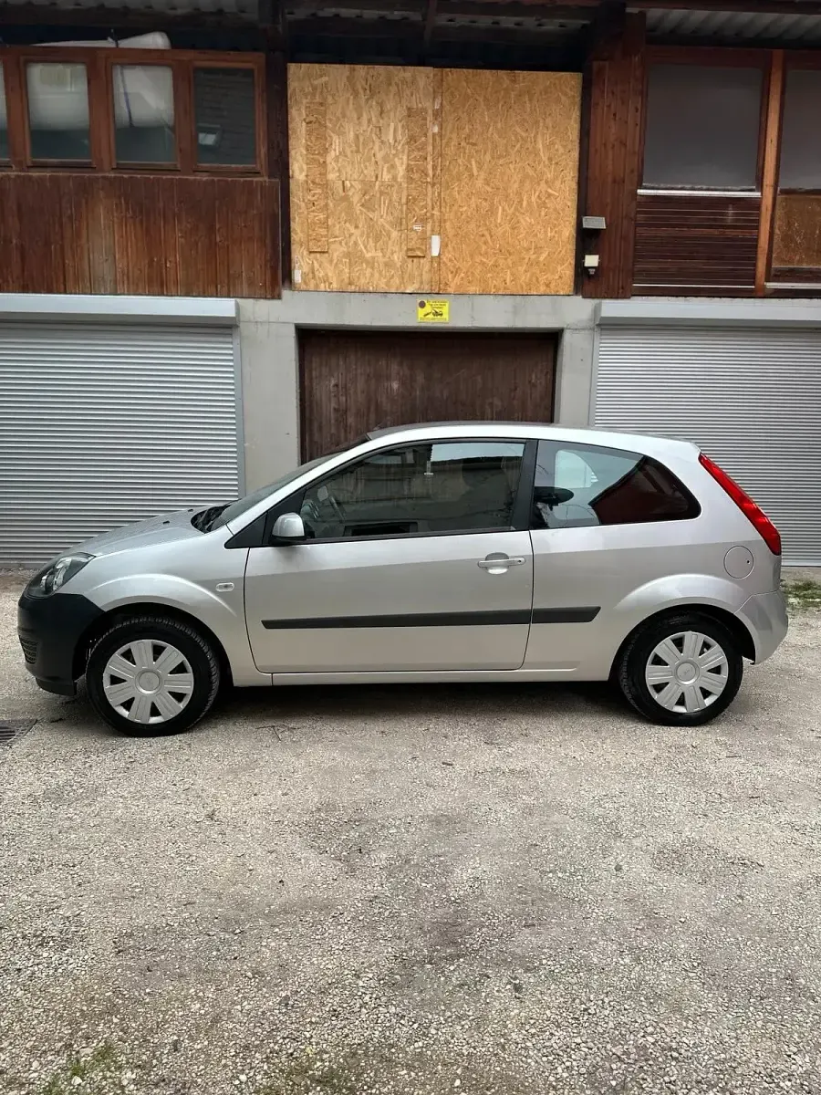 Gebraucht Ford Fiesta 70 PS (51 kW) 2006 Silber Kleinwagen