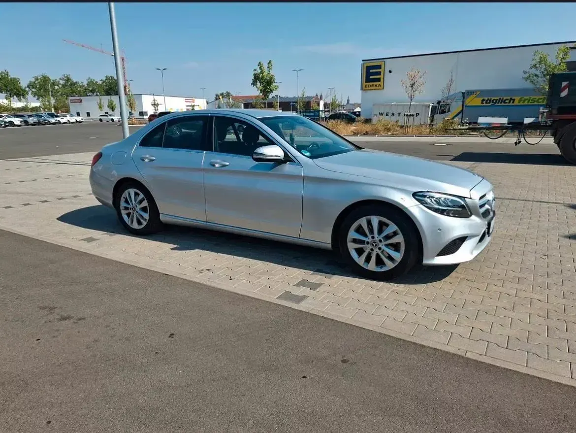 Gebraucht Mercedes C180 156 PS (114 kW) 2018 Silber Limousine