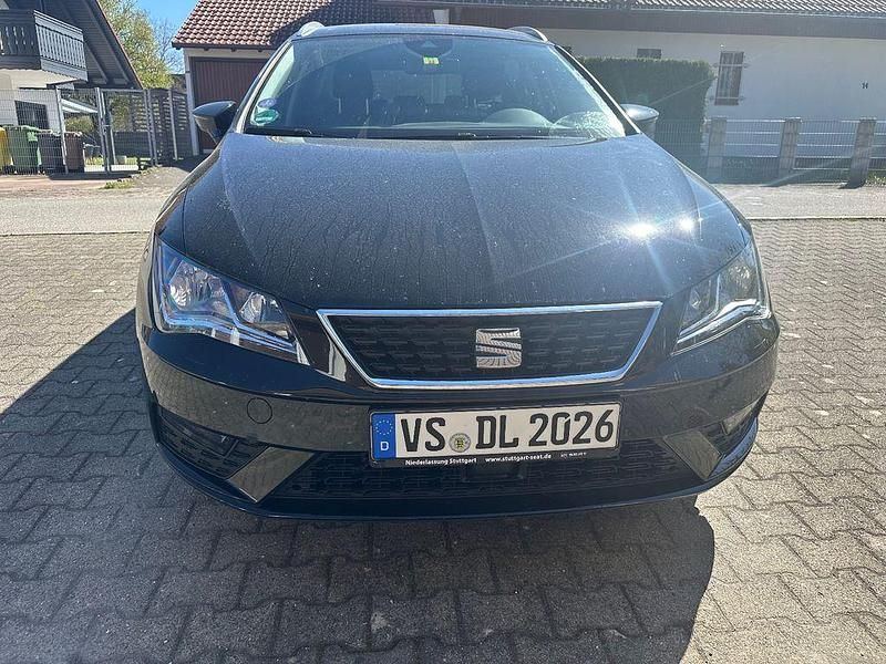 Używany Seat Leon 131 KM (96 kW) 2019 Czarny Sedan/Limuzyna