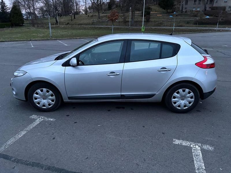 Gebraucht Renault Mégane 110 PS (80 kW) 2009 Silber Limousine