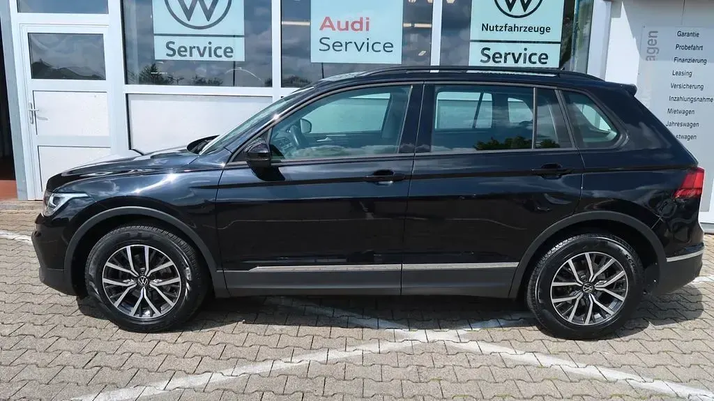 Gebraucht VW Tiguan Life 150 PS (110 kW) 2022 Schwarz SUV