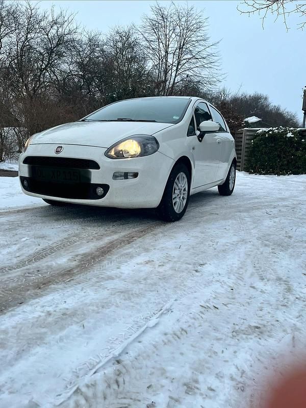 Gebraucht Fiat Punto Lounge 69 PS (50 kW) 2015 Weiß Kleinwagen