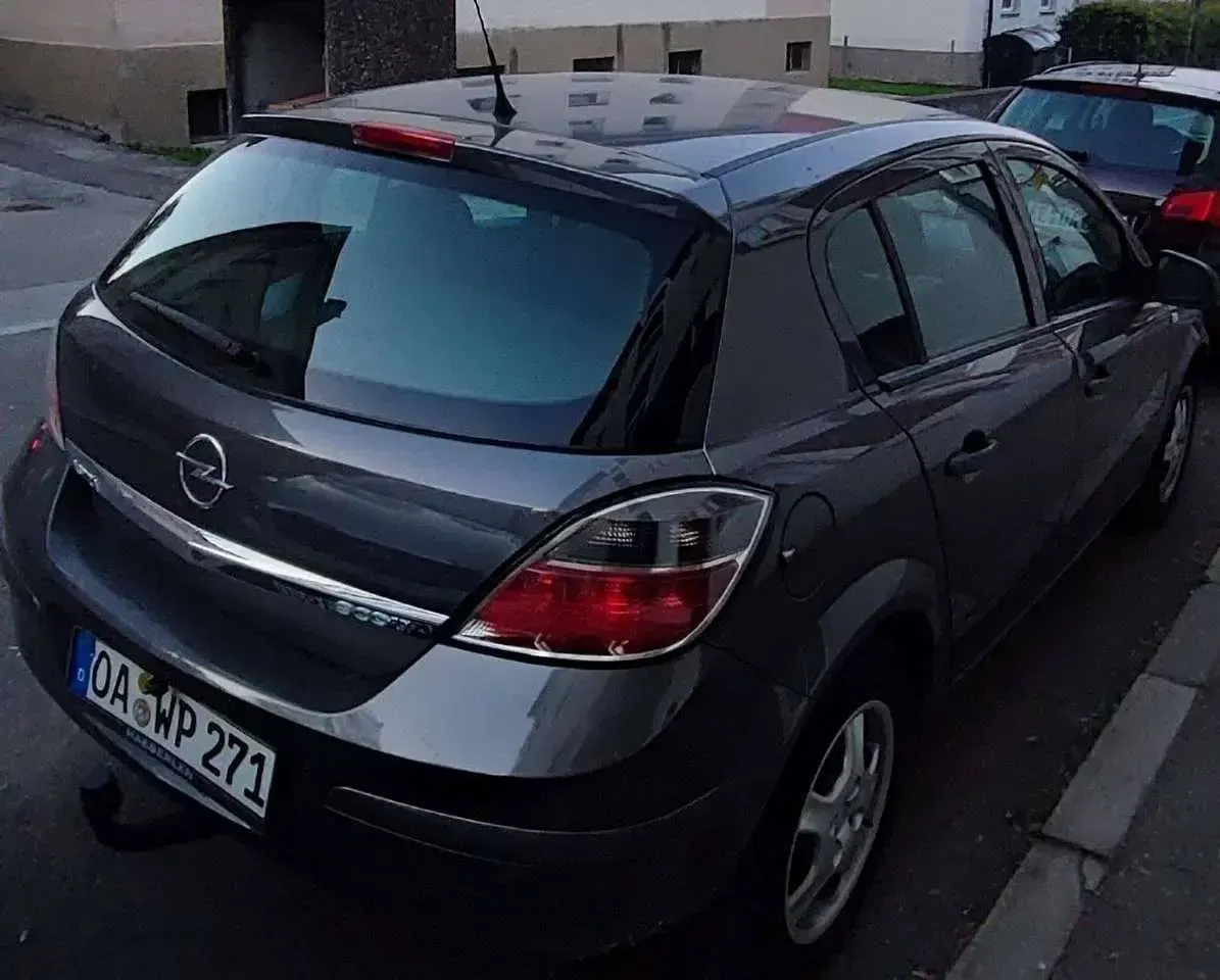 Gebraucht Opel Astra Edition 90 PS (66 kW) 2009 Grau Limousine