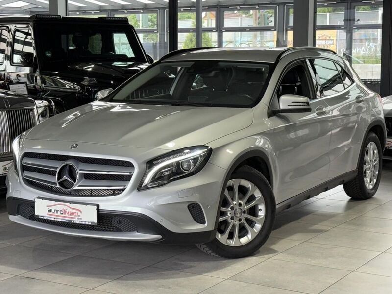 Silber Gebraucht 2014 Mercedes GLA200 SUV | 17.850 € (Guter Preis) - Bild 1/4
