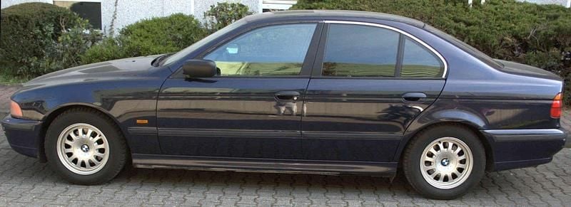 Gebraucht BMW 528 193 PS (141 kW) 1997 Blau Limousine