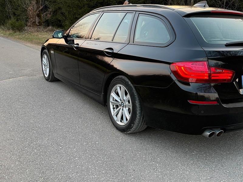 Gebraucht BMW 520 184 PS (135 kW) 2014 Schwarz Kombi