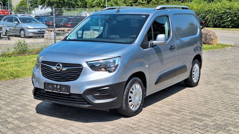 Grau Gebraucht 2020 Opel Combo Edition Van / Kleinbus | 15.450 € (Fairer Preis) - Bild 1/4