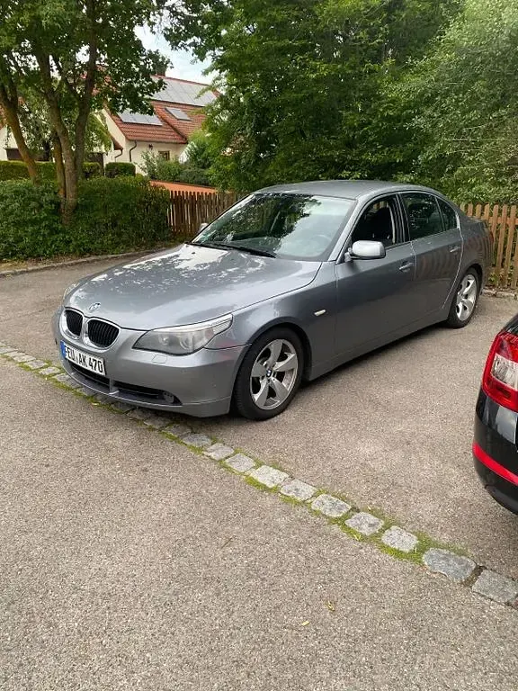 Gebraucht BMW 530 218 PS (160 kW) 2005 Grau Limousine