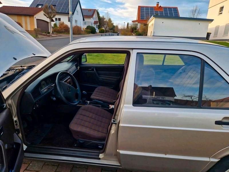 Gebraucht Mercedes 190 109 PS (80 kW) 1992 Braun Limousine
