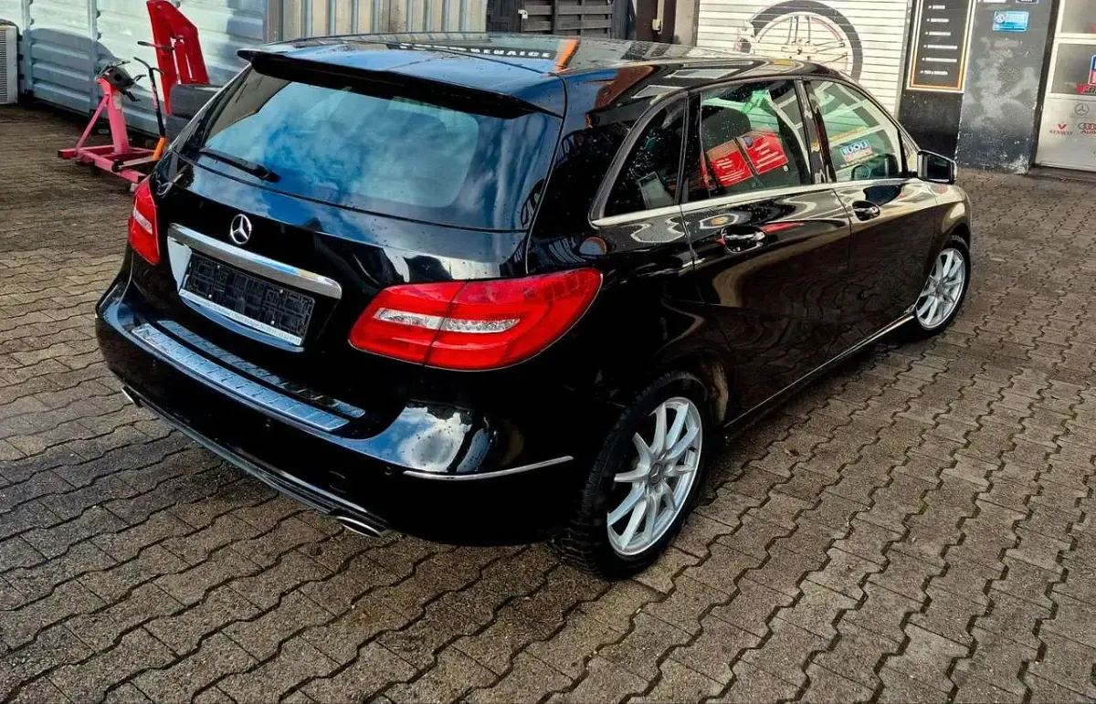 Gebraucht Mercedes B250 211 PS (155 kW) 2013 Schwarz Kleinwagen