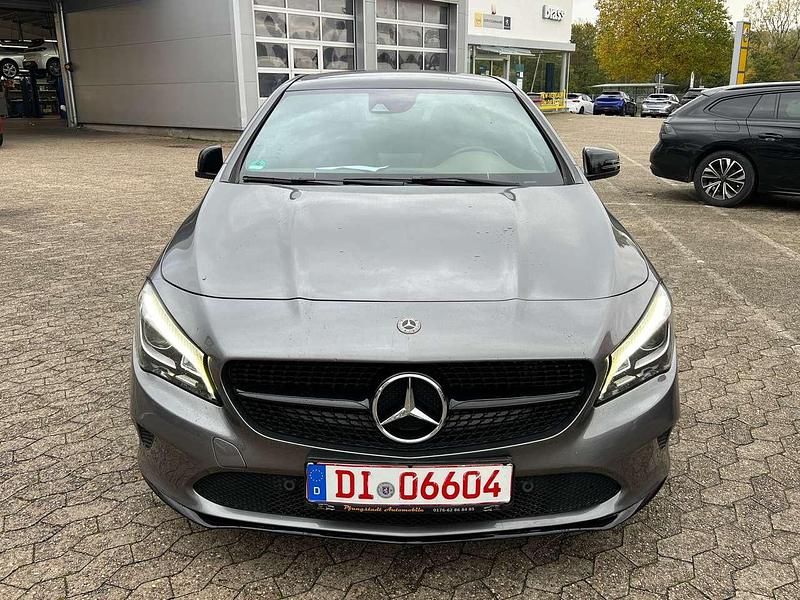 Gebraucht Mercedes CLA220 177 PS (130 kW) 2017 Mountaingrau  met. Limousine