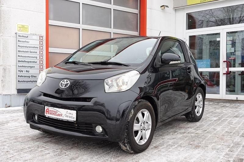 Gebraucht Toyota iQ 98 PS (72 kW) 2013 Schwarz Kleinwagen