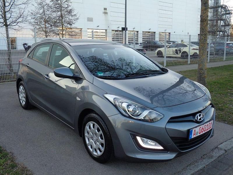 Gebraucht Hyundai i30 Classic 99 PS (72 kW) 2014 Grau Limousine