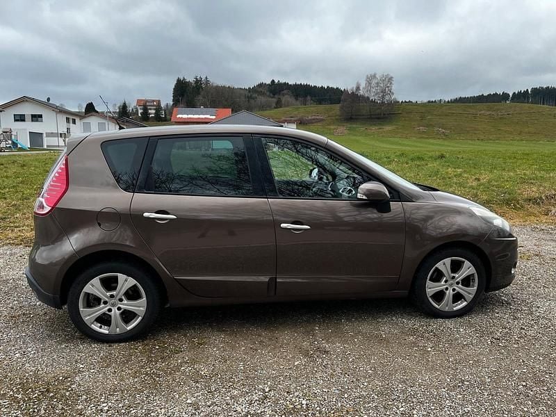 Gebraucht Renault Scénic III 130 PS (95 kW) 2010 Braun Van / Kleinbus