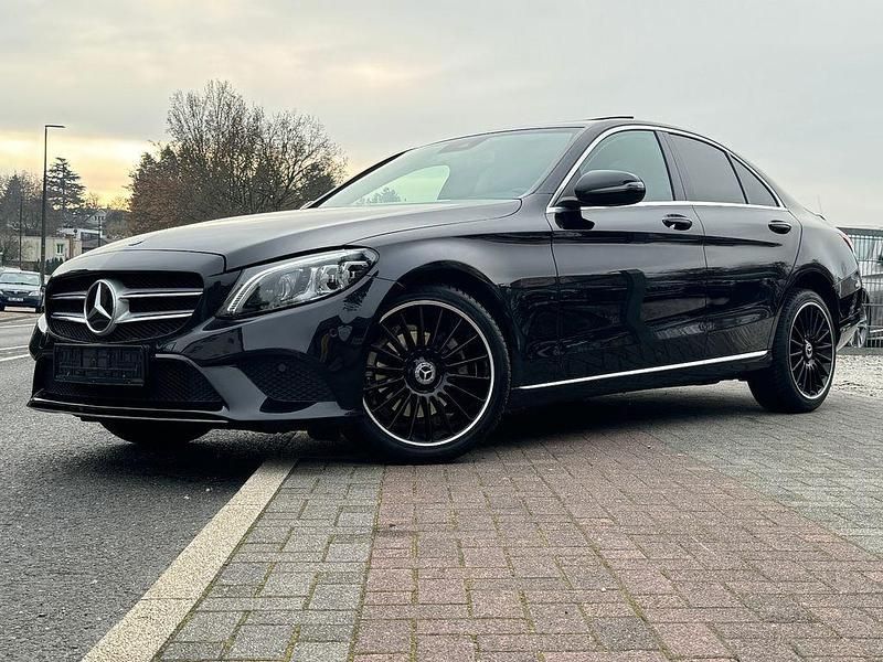 Obsidianschwarz metalliclack Gebraucht 2019 Mercedes C220 Limousine | 23.000 € (Guter Preis) - Bild 1/4