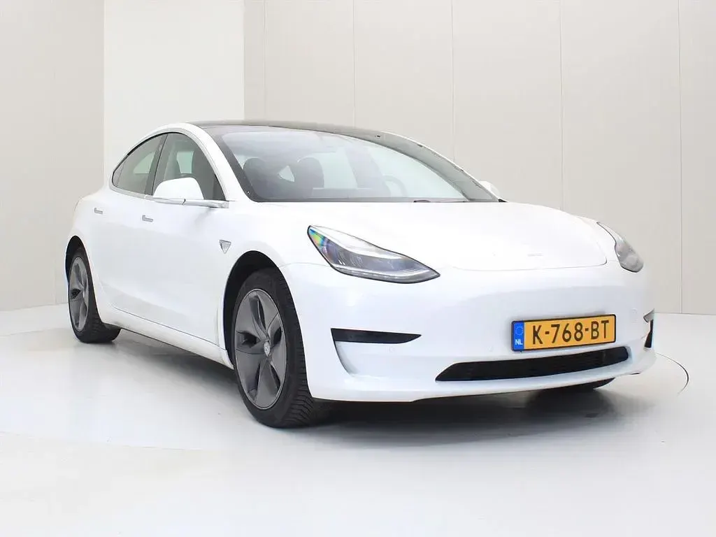 Second-hand Tesla Model 3 Standard Range 225 kW (306 CP) 2020 Alb Berlinǎ