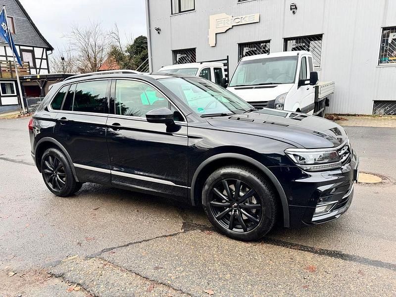 Schwarz Gebraucht 2019 VW Tiguan Highline SUV | 30.990 € (Teuer) - Bild 1/4