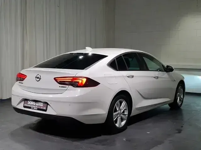 Gebraucht Opel Insignia Innovation 165 PS (121 kW) 2018 Weiß, abalone weiß Limousine