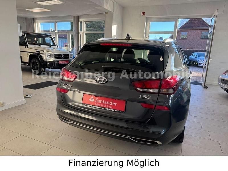 Gebraucht Hyundai i30 Select 120 PS (88 kW) 2022 Grau Kombi