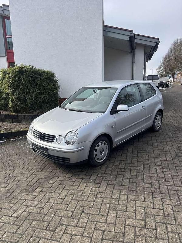 Gebraucht VW Polo Comfortline 64 PS (47 kW) 2004 Silber Kleinwagen