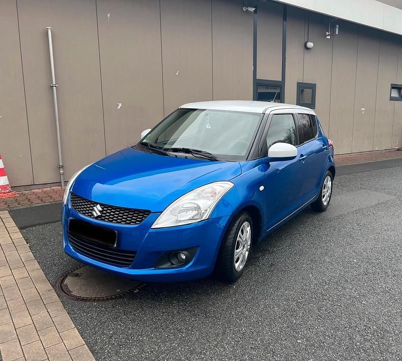 Gebraucht Suzuki Swift 92 PS (67 kW) 2013 Blau Kleinwagen