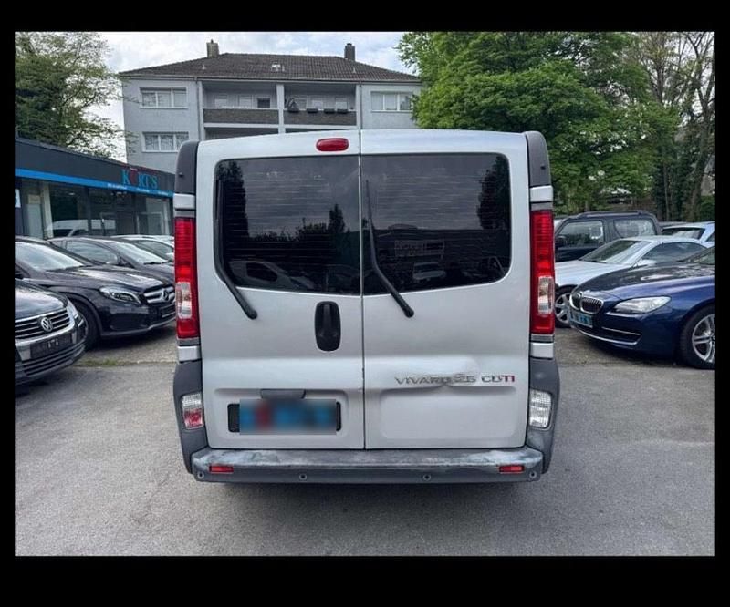 Gebraucht Opel Vivaro 145 PS (106 kW) 2011 Grau Van / Kleinbus