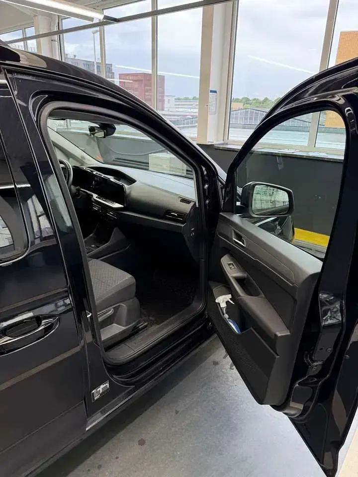 Gebraucht Ford Tourneo Active 114 PS (83 kW) 2023 Schwarz Van / Kleinbus