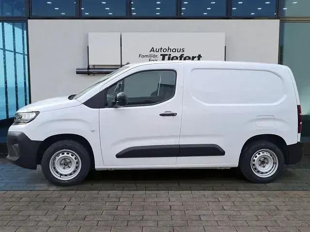 Neu Opel Combo 110 PS (80 kW) 2026 Weiß Van / Kleinbus