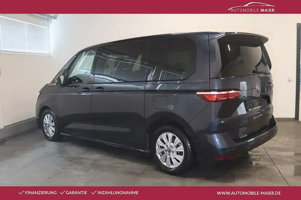 Gebraucht VW Multivan Life 218 PS (160 kW) 2023 Starlight blue metallic Van / Kleinbus