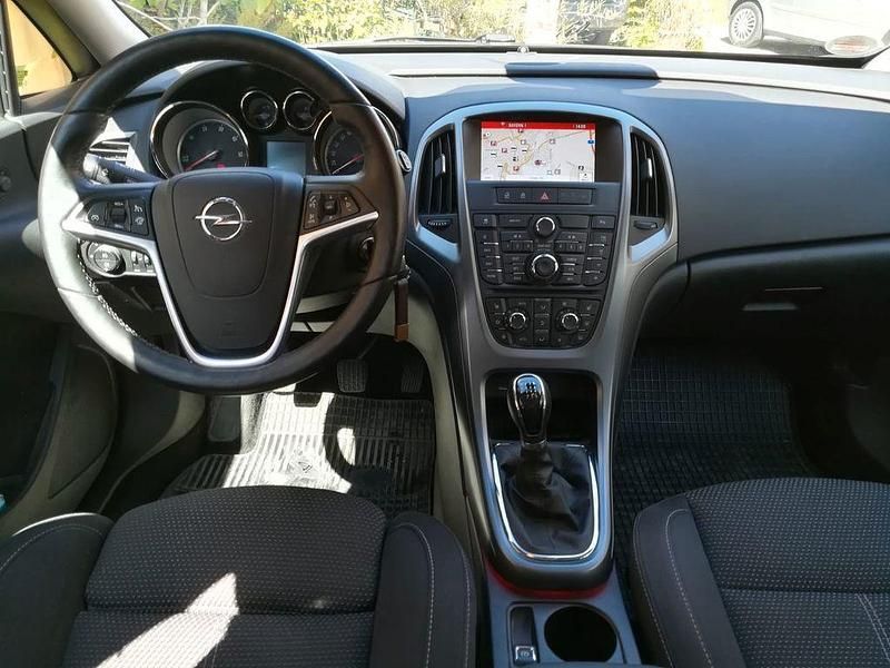 Gebraucht Opel Astra 136 PS (100 kW) 2014 Silber Kombi