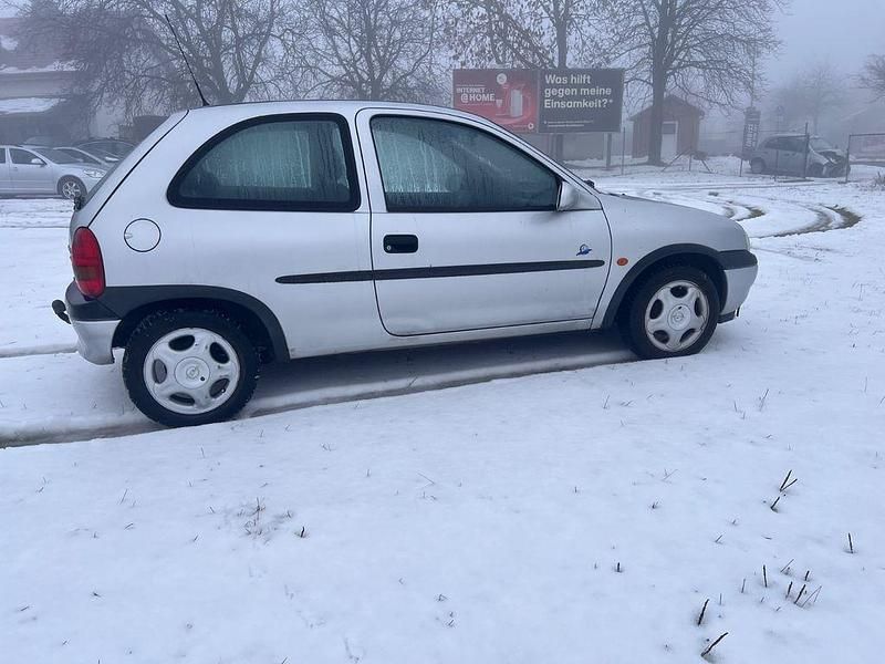 Gebraucht Opel Corsa 65 PS (47 kW) 1998 Silber Kleinwagen