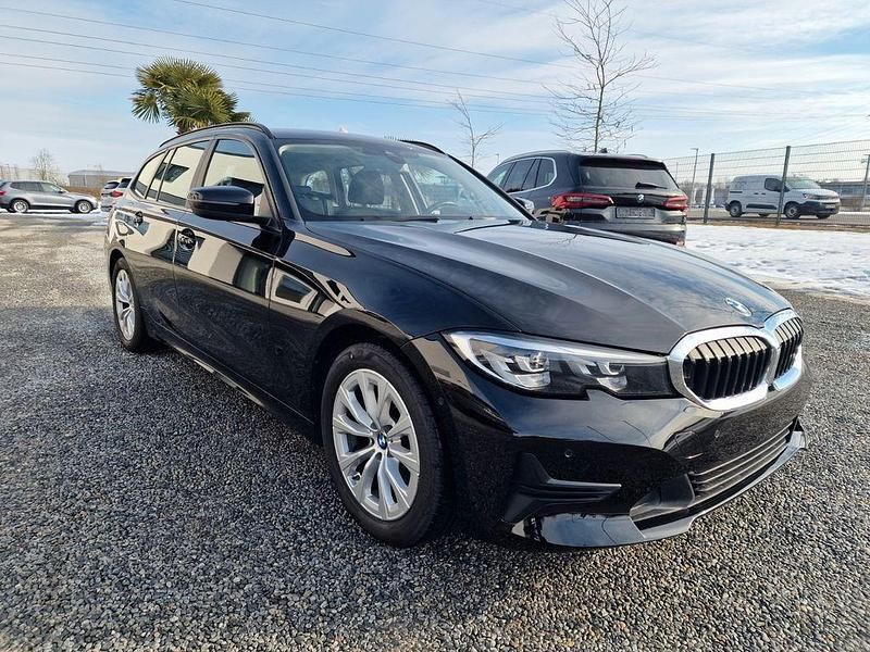 Gebraucht BMW 320 190 PS (139 kW) 2022 Schwarz uni Kombi