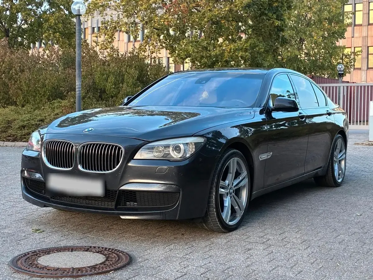 Gebraucht BMW 740 M Sport 313 PS (230 kW) 2011 Schwarz Limousine
