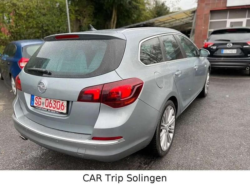 Gebraucht Opel Astra Exklusiv 165 PS (121 kW) 2014 Silbersee/perl silber (m2) Kombi