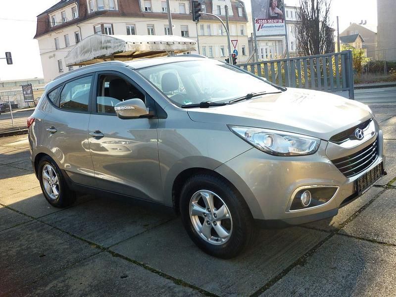 Gebraucht Hyundai ix35 Style 163 PS (119 kW) 2011 Sirius silver SUV