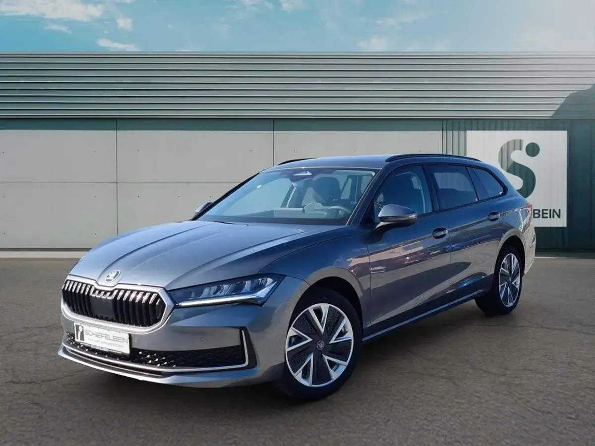 Neu Skoda Superb Selection 150 PS (110 kW) 2025 Graphitegrau metallic Kombi