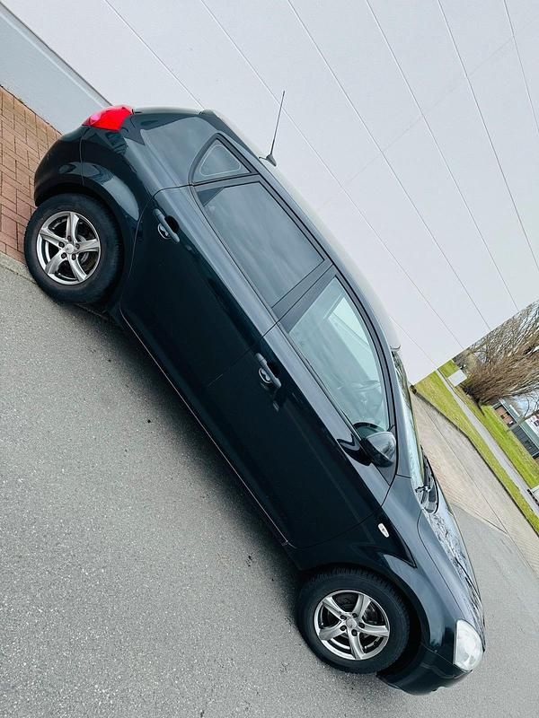 Second-hand Kia Ceed 109 CP (80 kW) 2009 Negru Hatchback