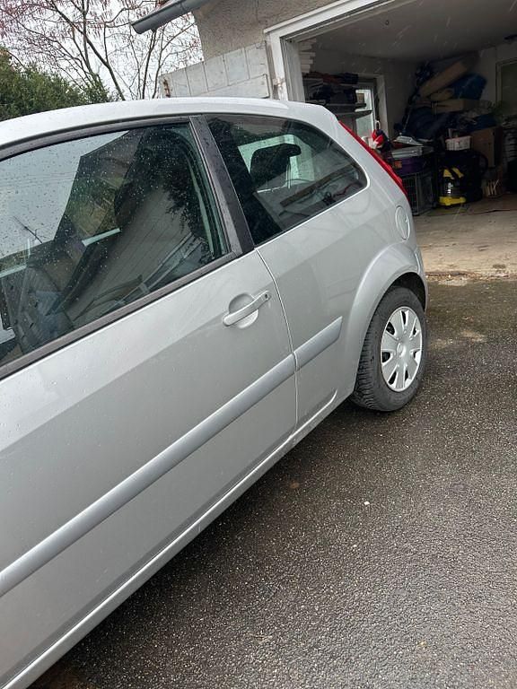 Gebraucht Ford Fiesta Style 60 PS (44 kW) 2007 Silber Kleinwagen